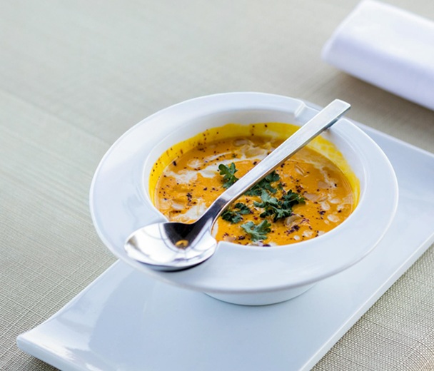 Rozgrzewająca zupa mocy na zimowe popołudnia