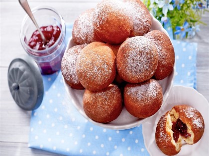 PĄCZKI Z KONFITURĄ (czas: 90 min.)