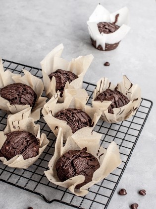 CZEKOLADOWE MUFFINY NA ZDROWYCH MĄKACH (czas: 30 min.)