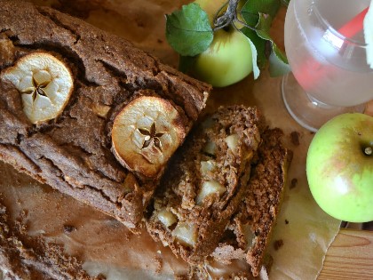 WEGAŃSKI CHLEBEK JABŁKOWY (czas: 55 min.)
