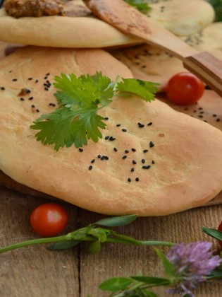 WEGAŃSKIE, INDYJSKIE CHLEBKI NAAN (czas: 80 min.)