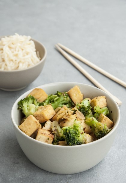 MAKARON KONJAC Z TOFU I WARZYWAMI (czas: 30 min)