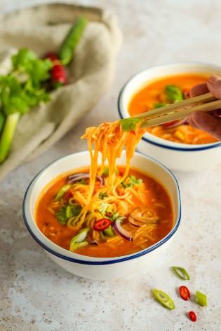 ZUPA TAJSKA Z MAKARONEM KONJAC (czas: 30 min.)