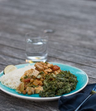 CURRY Z DYNI Z CIECIERZYCĄ, SZPINAKIEM I SOKIEM Z POMARAŃCZY (czas: 40 min.)